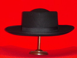 CHAPEAU AUVERGNAT